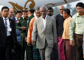 Former UN Secretary-General Kofi Annan arrives at Sittwe airport, Rakhine State, Myanmar, as he visits in his capacity as the Myanmar government-appointed Chairman of the Advisory Commission on Rakhine State, December 2, 2016. / Reuters