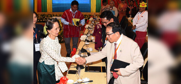 State Counselor Daw Aung San Suu Kyi greets RCSS Chairman U Yawd Serk at a meeting between the Union government and Nationwide Ceasefire Agreement signatories on Oct. 16 in Naypyitaw. / State Counselor’s Office