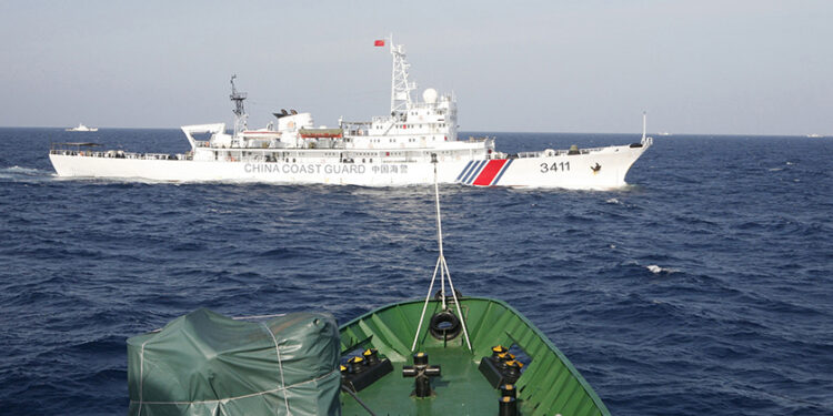 A ship (top) of the Chinese Coast Guard is seen near a ship of the Vietnam Marine Guard in the contested South China Sea, about 210 km (130 miles) offshore from Vietnam on May 14, 2014. / Reuters