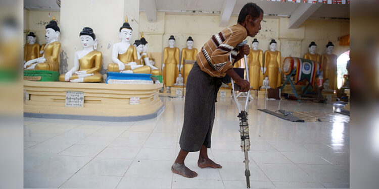 An ethnic Rakhine man who fled his village is seen at a temporary internally displaced persons (IDP) camp in Sittwe, the Rakhine State capital, on September 1, 2017. / Reuters