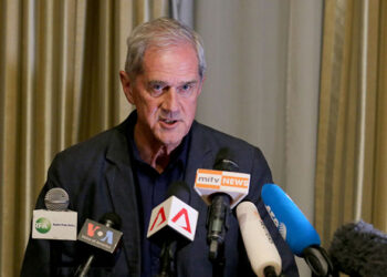 Advisory Board member Roelof Petrus Meyer answers reporters’ questions at the Chatrium Hotel in Yangon on Thursday. 
