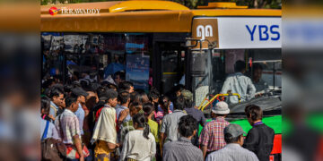 Passengers get on a YBS bus in Yangon. / The Irrawaddy