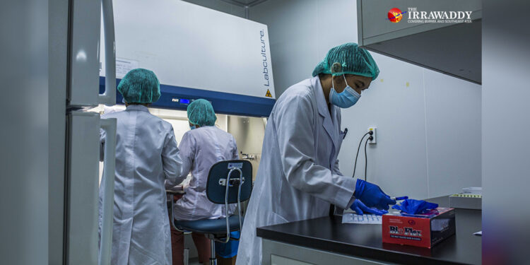 Medical staff conduct COVID-19 tests at the laboratory of the Department of Medical Research on Aug. 21. / Htet Wai / The Irrawaddy