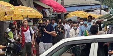 Clarissa Ward and her team at the Salminegone bazaar in Insein Township on Friday.