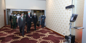 Senior General Min Aung Hlaing (front left) arrives back from Russia. / Tatmadaw