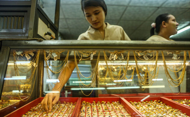 A gold shop in downtown Rangoon. / Pyay Kyaw / The Irrawaddy