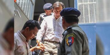 John Fredric Todoroki and Ko Shane Latt arrive for a court hearing in Mandalay / Zaw Zaw / The Irrawaddy