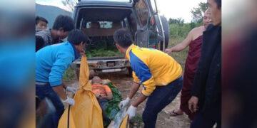 The body of a German tourist who was killed by a landmine in Hsipaw Township, Shan State is taken away in an ambulance. / Hsipaw Social Volunteers Without Borders