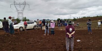 Farmers in Demoso Township stand on land they once grew food on and which the Myanmar army now claims to own, June 19 2019. / So Phia Louis / Facebook