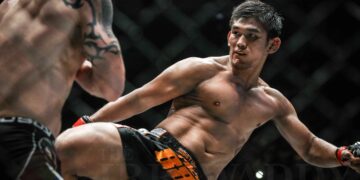 Aung La N Sang in action against Polish opponent Michael Pasternak on Friday in Rangoon / JPaing / The Irrawaddy