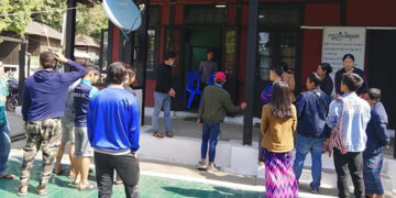 Supporters for the two pastors gather at Myitkyina police station. / Kachin Youth Movement / Facebook