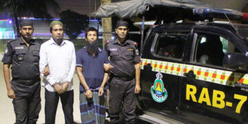Bangladeshi police with detainees Mohamed Abdullah Al Sayeed, 35, and Mohamed Ismail, 33, a Rohingya from Myanmar, in Chittagong. / Bangladesh Rapid Action Battalion