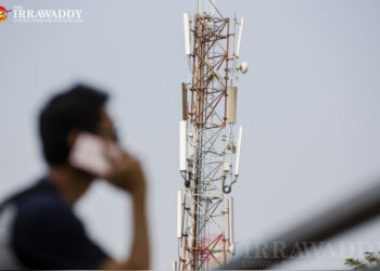 A mobile phone user. / Aung Kyaw Htet / The Irrawaddy