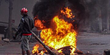 Residents of Aung Pin Lae set roadblocks on fire on Sunday to stop advancing security forces. / The Irrawaddy