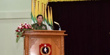 Snr-Gen Min Aung Hlaing addresses senior officer trainees at the National Defence College in Naypyidaw on Saturday. / Snr-Gen Min Aung Hlaing / Facebook
