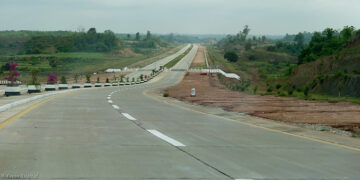 The Bago-Kyaikto expressway will link to the Yangon-Mandalay highway (in picture). / ALwinDigital