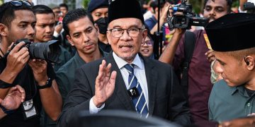 Anwar Breaks Election Deadlock to Become Malaysia’s New Prime Minister