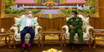 Hun Sen Asks Japanese Envoy to Work With ASEAN on Myanmar Crisis