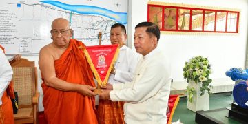 Monk Praises Myanmar Junta Chief for Honoring Prominent Nationalist