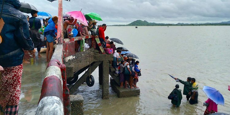 Junta Bombardments in Myanmar’s Rakhine State Spark Mass Exodus