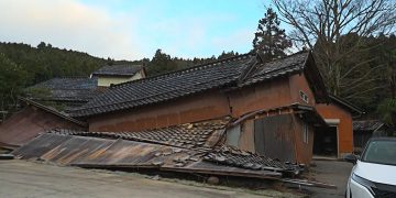 Japanese Rescuers Search for Survivors After Quake Kills at Least Six