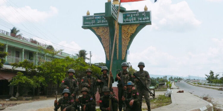 Arakan Army troops on Saturday raise their flag in Buthidaung town after occupying all junta bases in the northern Rakhine State township. / AA