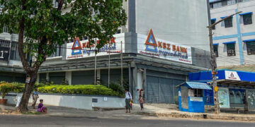 Myanmar Banks Restrict Cash Withdrawals as Financial Crisis Intensifies
