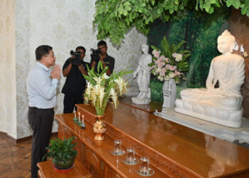 Air Force Bombs Civilians Despite Flood Disaster; China Welcomes War Criminals; and More  