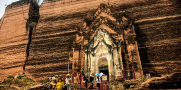 Thousands Flee Amid Myanmar Junta Raid Near Famous Pilgrimage Site