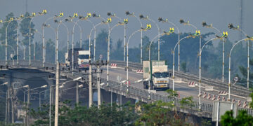 Junta Abruptly Closes Thai-Myanmar Trade Bridge to Cut Off Rebel Funding