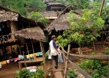 Myanmar Refugees Sign On for Work After Thailand Opens Labor Market 