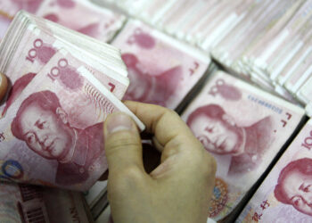 The Hidden Dangers of Switching from US Dollars to Chinese Yuan 